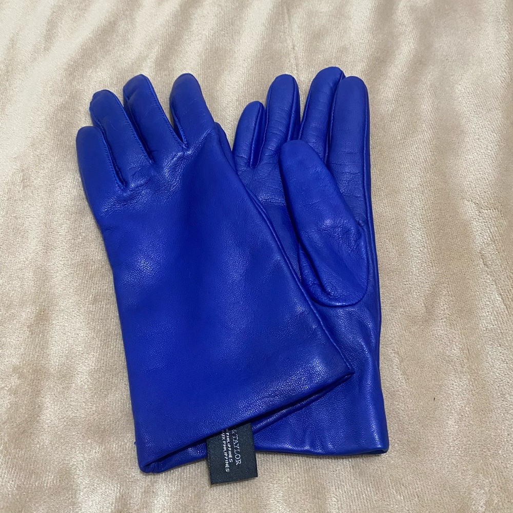 NWOT Lord and Taylor Bright Blue Leather Gloves Size 7.